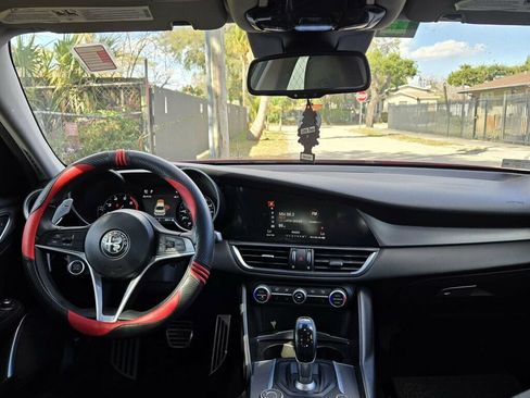 Used 2019 Alfa Romeo Giulia AWD w/ Quick Order Package 22J Sport image 10