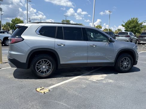 Used 2025 GMC Acadia Elevation FWD image 10