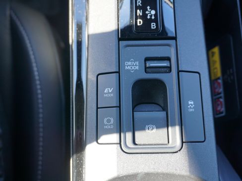 Used 2024 Toyota Prius XLE image 12