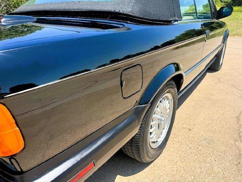 Used 1991 BMW 325i Convertible RWD image 18