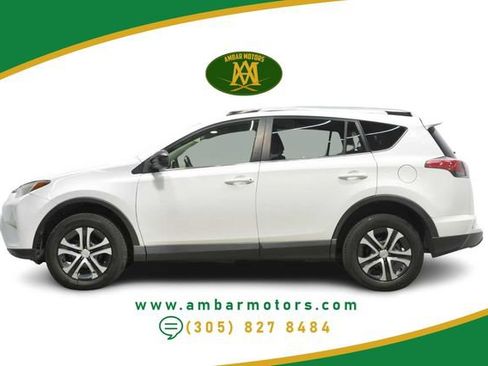 Used 2018 Toyota RAV4 LE FWD image 1