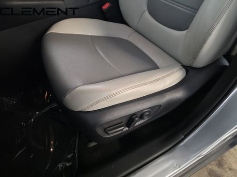 Used 2021 Toyota RAV4 XLE Premium FWD image 30