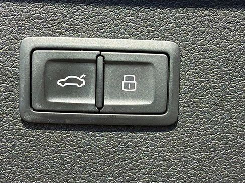 Used 2021 Audi Q5 2.0T Premium w/ Convenience Package image 13