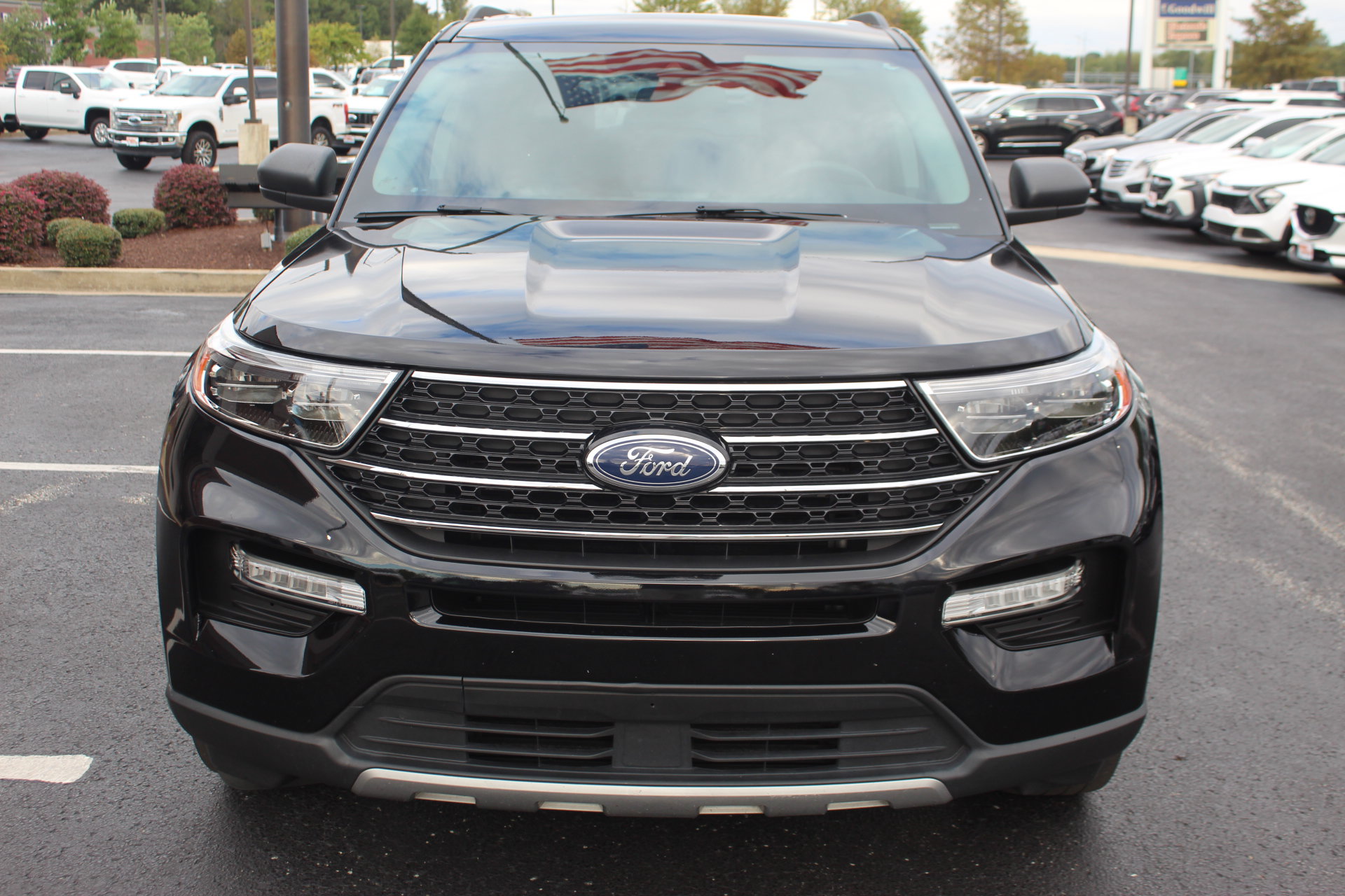 Used 2021 Ford Explorer XLT w/ Equipment Group 202A AWD/4WD image 3