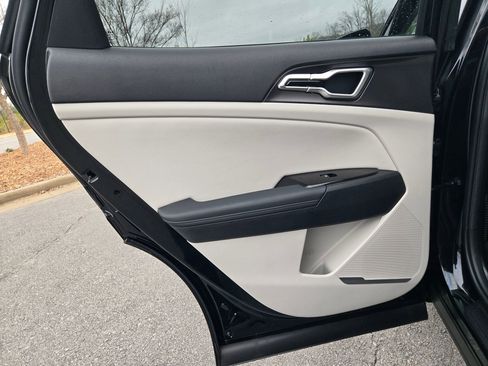 Used 2025 Kia Sportage EX w/ Premium Package image 26