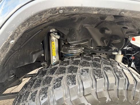 Used 2022 Jeep Gladiator Rubicon w/ LED Lighting Group AWD/4WD image 13