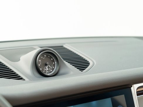 Used 2025 Porsche Macan image 27