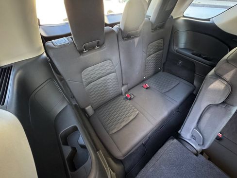 Used 2025 Nissan Pathfinder SV FWD image 31