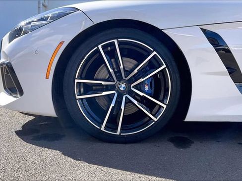 Used 2023 BMW Z4 M40i w/ Premium Package RWD image 9
