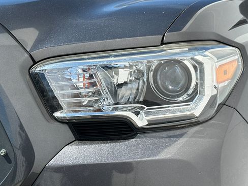 Used 2017 Toyota Tacoma TRD Sport w/ Premium & Technology Package AWD/4WD image 45