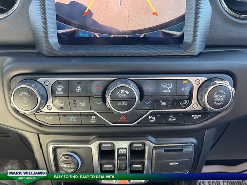 Used 2023 Jeep Wrangler Unlimited Sahara image 21