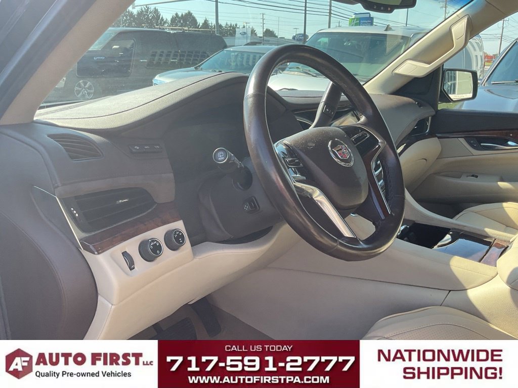 Used 2015 Cadillac Escalade Luxury AWD/4WD image 6