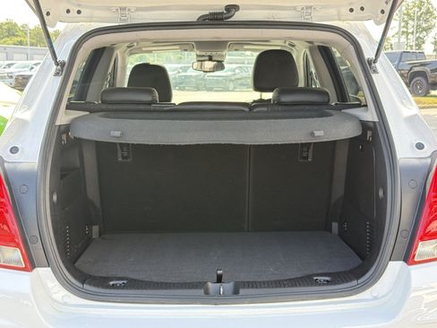 Used 2019 Chevrolet Trax LT w/ Sun & Sound Package FWD image 45