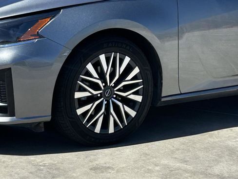 Used 2024 Nissan Altima 2.5 SV FWD image 4