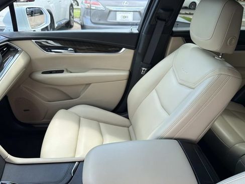 Used 2017 Cadillac XT5 FWD image 20