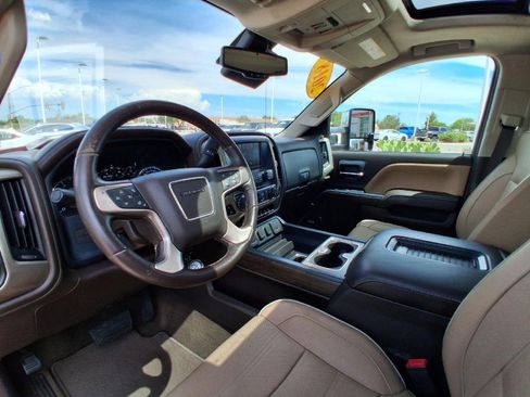 Used 2018 GMC Sierra 2500 Denali w/ Duramax Plus Package AWD/4WD image 17