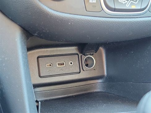 Used 2022 Chevrolet Equinox LT image 9