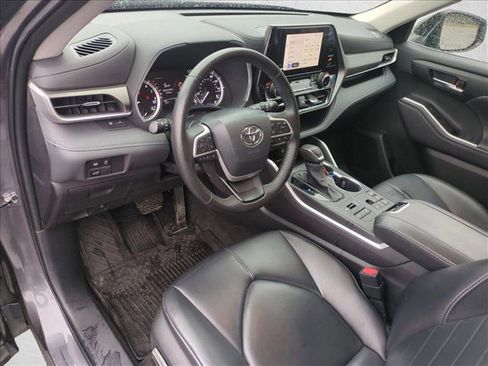 Used 2023 Toyota Highlander XLE image 13