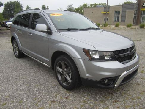 Used 2017 Dodge Journey Crossroad FWD image 2