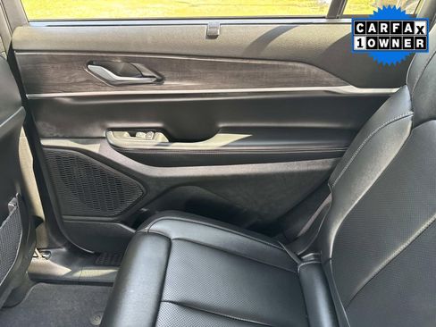 Used 2025 Jeep Grand Cherokee L Limited w/ Luxury Tech Group II image 16