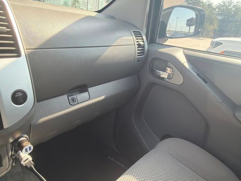 Used 2016 Nissan Frontier SV w/ SV Value Truck Package RWD image 11