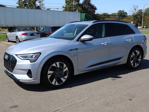 Used 2021 Audi e-tron Premium w/ Convenience Plus Package image 1
