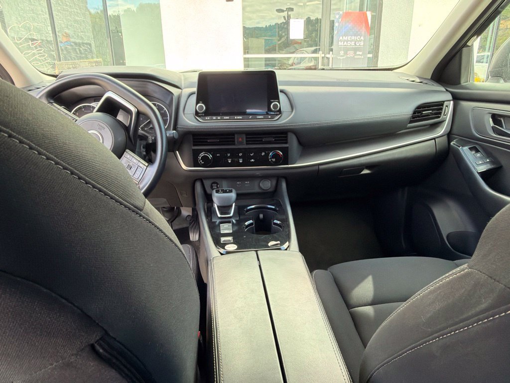 Used 2024 Nissan Rogue S FWD image 7