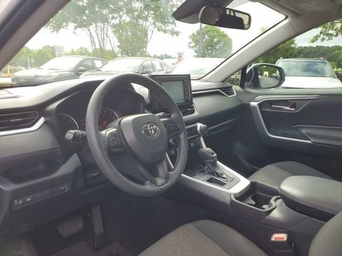Used 2019 Toyota RAV4 XLE w/ Convenience Package FWD image 18
