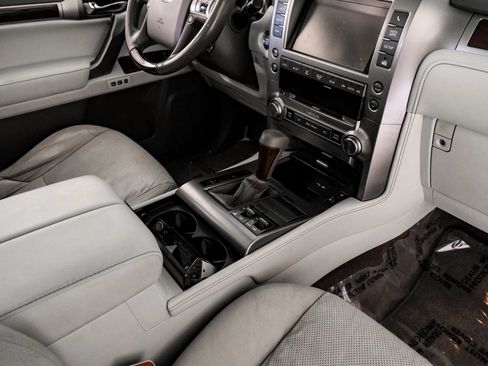 Used 2016 Lexus GX 460 w/ Premium Package AWD/4WD image 23