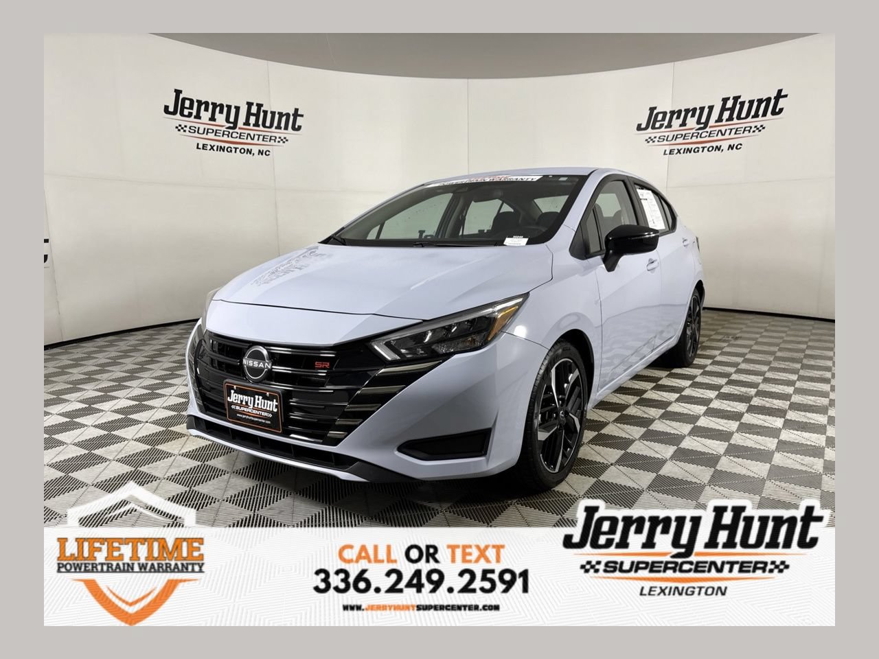Used 2024 Nissan Versa SR FWD image 1