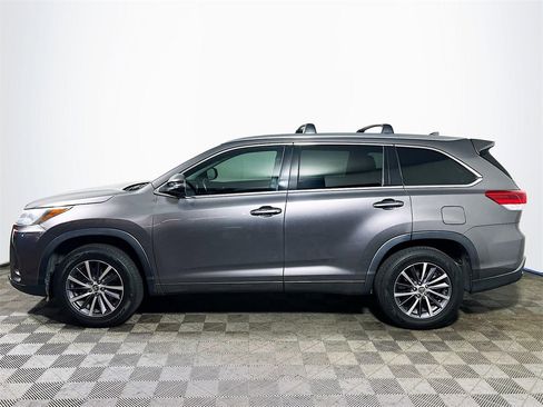 Used 2018 Toyota Highlander XLE w/ Carpet Mat Package (TMS) image 5
