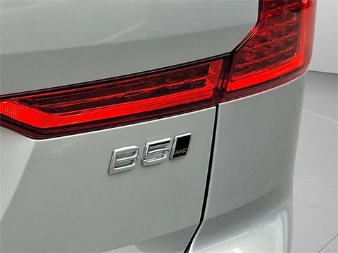 Certified 2025 Volvo XC60 B5 Plus image 29