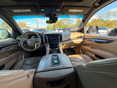 Used 2019 Cadillac Escalade Platinum image 17