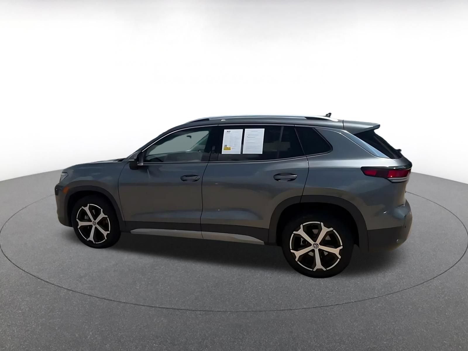 Used 2026 Volkswagen Tiguan SE AWD/4WD image 9