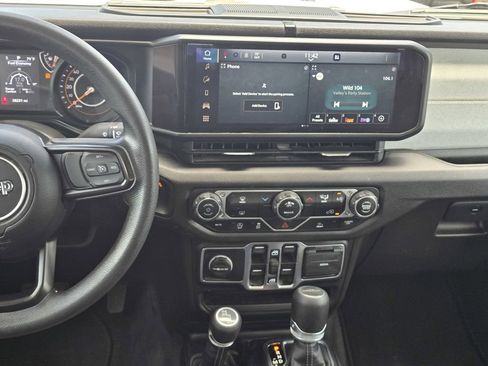 Used 2025 Jeep Gladiator Sport AWD/4WD image 17