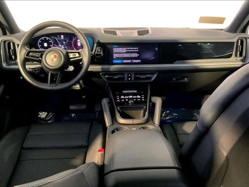 Certified 2025 Porsche Cayenne image 14