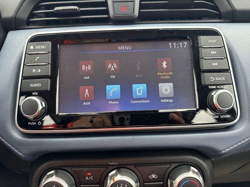 Used 2025 Nissan Versa SV FWD image 19