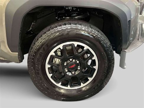 Certified 2025 Toyota Tacoma TRD Off-Road image 15