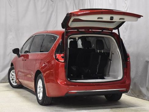 Certified 2024 Chrysler Pacifica Touring-L image 37