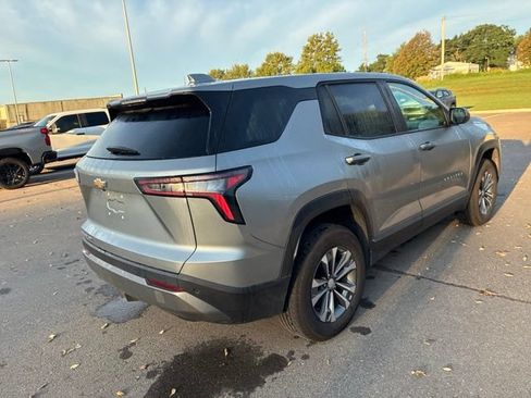 Used 2026 Chevrolet Equinox LT AWD/4WD image 9