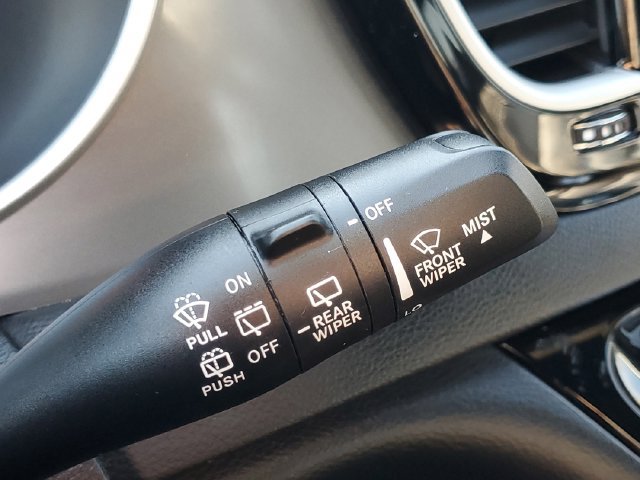Used 2025 Chrysler Pacifica Select FWD image 14