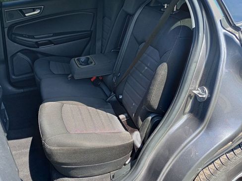 Used 2021 Ford Edge SE image 16