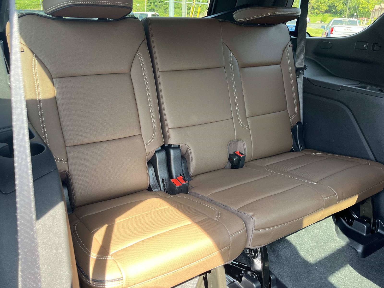 Used 2025 Chevrolet Tahoe High Country AWD/4WD image 22