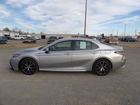 Used 2021 Toyota Camry SE image 1