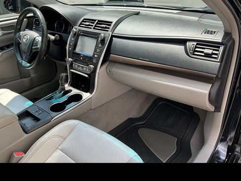 Used 2016 Toyota Camry XLE w/ Moonroof Package FWD image 10
