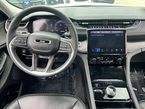Used 2023 Jeep Grand Cherokee Limited AWD/4WD image 8