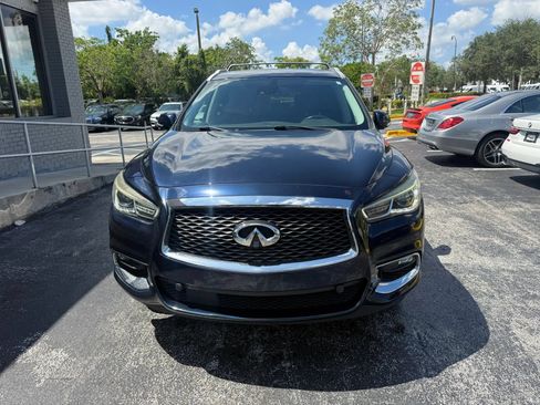 Used 2019 INFINITI QX60 Luxe w/ Sensory Package FWD image 2