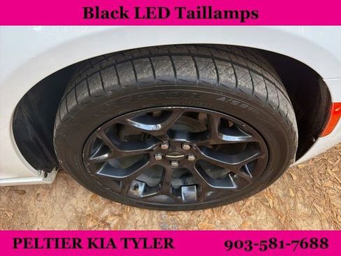 Used 2019 Chrysler 300 Touring w/ Sport Appearance Package image 15