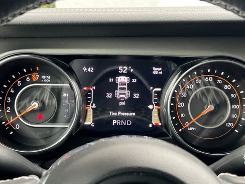 Used 2022 Jeep Wrangler Unlimited Sahara w/ Cold Weather Group AWD/4WD image 30
