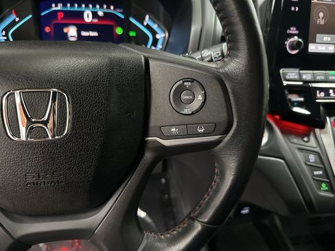 Used 2024 Honda Odyssey Sport image 17